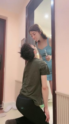 【领主老大】伺候晨起-人体板凳/全体重踩踏/踩舌/深喉插吐 bf27932_绳艺套路直播视频资源网