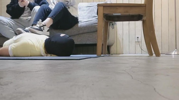 套路直播视频【江婷】双S边直播边踩脚垫 bf24142_绳艺资料库