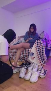 【关关】学生S强迫狗清理五双脏鞋子 bf9040_绳艺资料库视频资源下载
