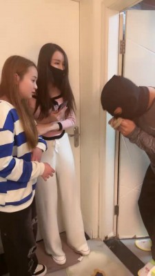 套路直播视频【星探】素人姐妹花逮住偷袜贼调成狗 bf24191_绳艺资料库