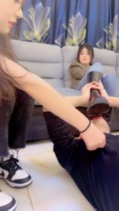 套路直播视频【冷鸢大大】双S-人体鞋刷/虐乳/棉袜窒息/全体重踩踏【双视角版】bf26129_绳艺资料库