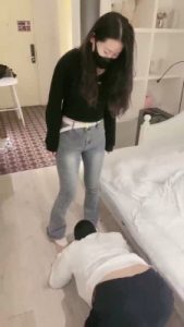 【露娜】喜欢被女友踩踏【完整版】 bf21052_绳艺套路直播视频资源网