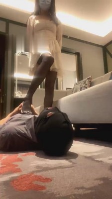 【糖糖老师】黑丝御姐坐脸踩踏专场 G-210818-9_绳艺资料库视频资源下载