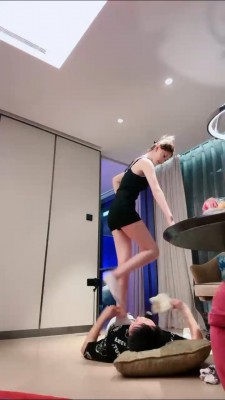 套路直播视频【艾琳】白袜塞嘴全体重踩/裸足蹂躏脸 bf23971_绳艺资料库