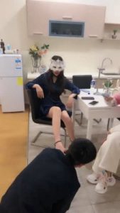 套路直播视频【妆主大大】带妹妹入圈/可爱白袜辱狗/耳光/高跟碾压【双视角版】bf25243_绳艺资料库