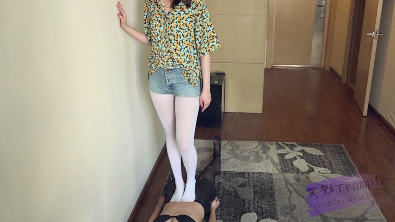 『小妮女女』无情践踏女M，纯虐，胸踩憋，脸变形_绳艺资料库