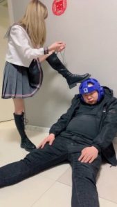 套路直播视频【精神小妹】双学生S骑马/遛狗/踩踏提档/深喉 bf25841_绳艺资料库