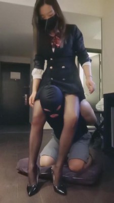 【杳杳小主】御姐S把狗反绑高跟黑丝狠虐 bf5481_绳艺套路直播视频资源网