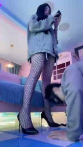 套路直播视频【安晴】精神小妹网袜高跟诱惑-关狗笼强制舔/吃拉丝口水 bf26063_绳艺资料库