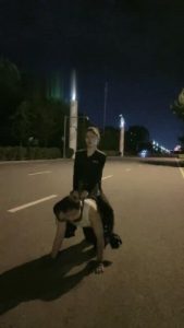 【妮可】夜间户外马路遛狗骑马 bf17158_绳艺资料库视频资源下载