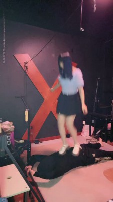 【萝莉刑】全体重踩踏+窒息 bf23036_绳艺套路直播视频资源网