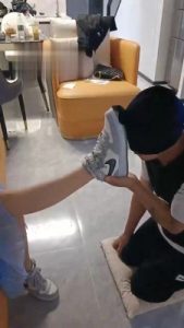 【木秋S】运动后脏臭鞋袜羞辱哥哥 bf17502_绳艺资料库视频资源下载