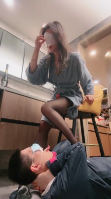 套路直播视频【禾末】厕奴驯化记-超多圣水喝/黑丝美腿诱惑/内裤套头堵嘴 bf26430_绳艺资料库