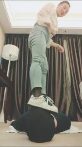 套路直播视频【茶千杯】运动鞋全体重踩踏 bf23655_绳艺资料库