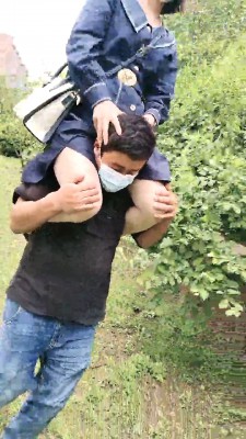 【郑州女神】户外公园骑马遛狗 bf28058_绳艺资料库视频资源下载
