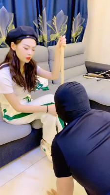 套路直播视频【冷鸢大大】运动鞋白棉袜踩踏-重度踢踹-棒子鞭打 bf26419_绳艺资料库