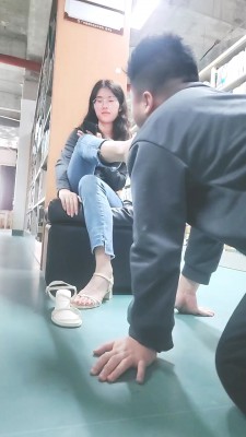 【嘉妮】户外-图书馆里狗奴伺候/骑马【完整版】 bf28185_绳艺套路直播视频资源网