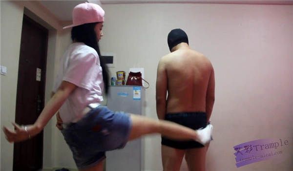 双女王踢屁股_绳艺资料库