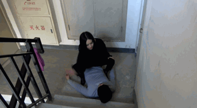 楼道狂扇两贱m耳光_绳艺资料库