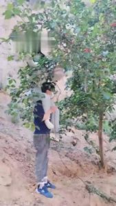 【君舞女王】野外让狗奴伺候【上】 bf12015_绳艺资料库