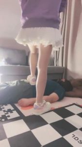 【桃子老师】学生S小白鞋白袜踩踏 bf20005_绳艺套路直播视频资源网