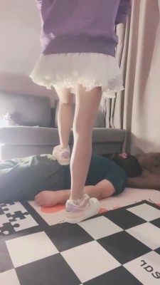 【桃子老师】学生S小白鞋白袜踩踏 bf20005_绳艺资料库视频资源下载