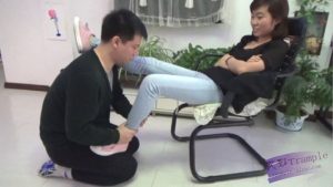 奴隶给主人按摩_绳艺资料库