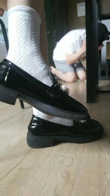 套路直播视频【阿喵】萝莉主皮鞋白袜踩踏喂食 bf26480_绳艺资料库