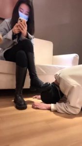 【槿一】卑微脚垫桌下舔鞋实录 bf27678_绳艺资料库视频资源下载