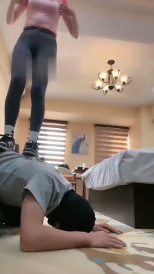 【小妮大人】运动鞋棉袜踩踏贱狗 bf21966_绳艺资料库视频资源下载