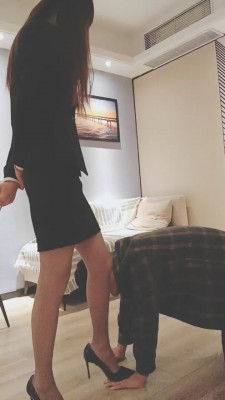 套路直播视频【美娜格格】银行女职员高跟踩/肉丝捂脸【双视角版】 bf25108_绳艺资料库