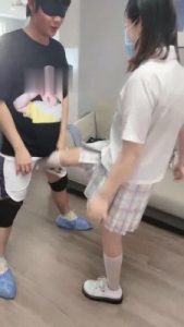 【欣欣】白丝萝莉主踢裆贱狗舔脚 bf17514_绳艺资料库视频资源下载