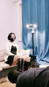 套路直播视频【路遥】双S交替混合虐/滴蜡/踩踏/胶带套头窒息 【双视角版】bf26067_绳艺资料库