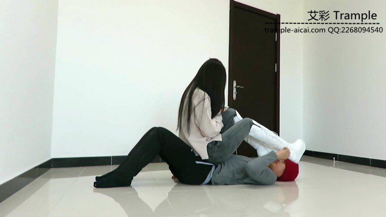漂亮老师天依女主坐踩重剁羞辱调教贱狗！_绳艺资料库