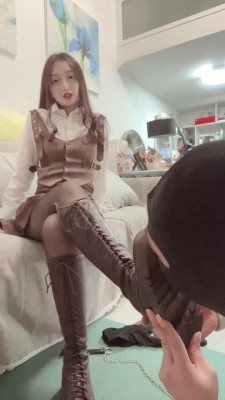 套路直播视频【尤物】学生主羞辱偷袜贼/清理鞋底/踩踏/裸足深喉 bf26140_绳艺资料库