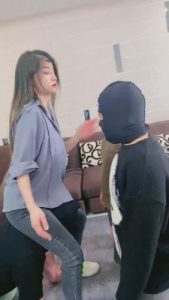 【领主老大】超暴力殴打三父子 bf11418_绳艺套路直播视频资源网