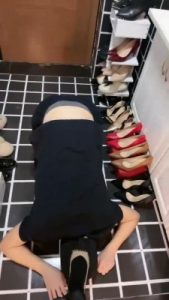 【安妮女王】闻鞋被抓被女主人折磨玩虐 bf9825_绳艺资料库视频资源下载