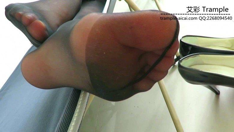 跪舔00后女主熟睡中的黑丝高跟对高跟膜拜！_绳艺资料库