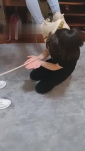 【女慕乐】小三母狗就是犯贱要被羞辱 bf10431_绳艺资料库视频资源下载