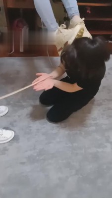 【女慕乐】小三母狗就是犯贱要被羞辱 bf10431_绳艺资料库视频资源下载