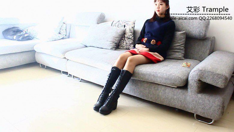 贱狗跪舔00后天使女主长靴被全体重踩下面！_绳艺资料库视频资源下载