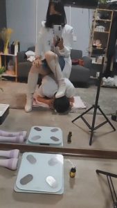 【乐姐】严惩家奴/强制喝升水 bf10030_绳艺资料库视频资源下载