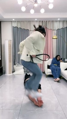 【麋鹿银儿】空军一号-白袜辱人形犬-骑马/水刑窒息/全体重跳踩 bf27060_绳艺套路视频资源网