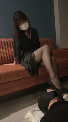 套路直播视频【馨馨S】黑丝高跟诱惑/圣水灌 bf24351_绳艺资料库