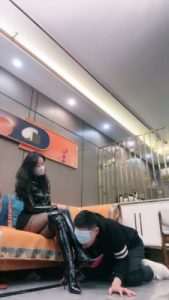 【禾末】剧情-深夜面试老师男/皮衣皮靴踩虐/藤条抽/腿夹狗 bf26937_绳艺资料库视频资源下载
