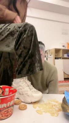 套路直播视频【奈奈生】袜子堵嘴强制踩踏喂食 bf25030_绳艺资料库