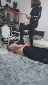 【乐姐】捆绑圈养奴强制喝圣水 bf6552_绳艺套路直播视频资源网