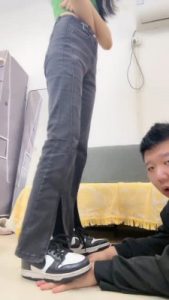 套路直播视频【素人星探】运动鞋白袜全体重踩-强制闻鞋窝白袜脚-棉袜塞嘴 bf26544_绳艺资料库