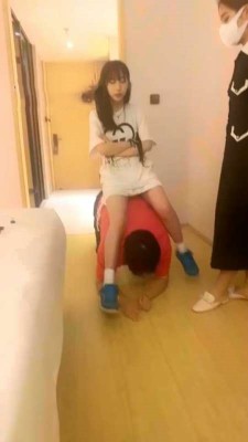 【西怡怡子】双主首调肥母狗残虐踹裆 bf1141_绳艺资料库