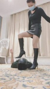 【芒果】长靴威严女主踩踏-遛狗 bf3779_绳艺资料库视频资源下载